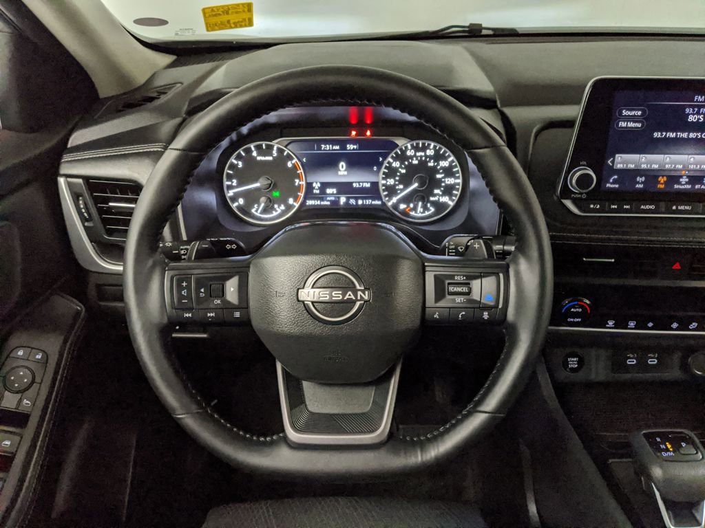 Used 2025 Nissan Rogue SV image 10