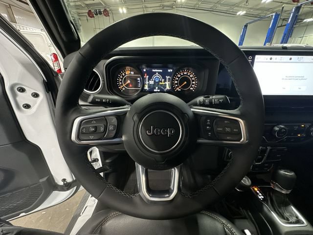 Used 2025 Jeep Wrangler Unlimited Sahara AWD/4WD image 15