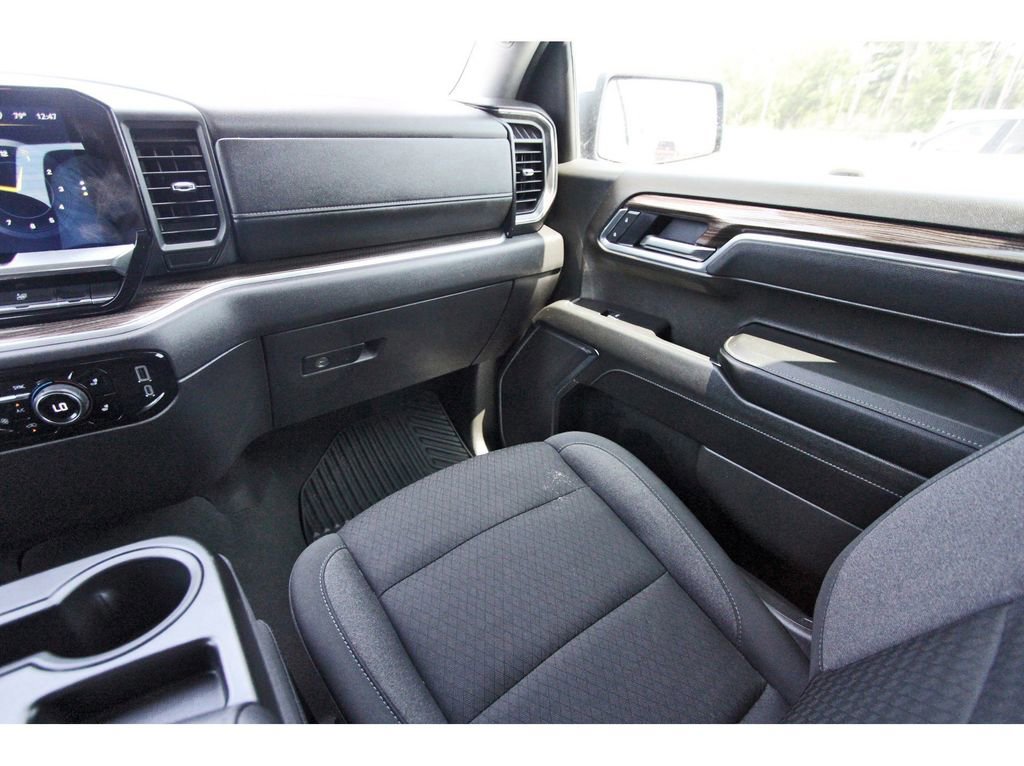 Used 2025 Chevrolet Silverado 1500 LT image 12