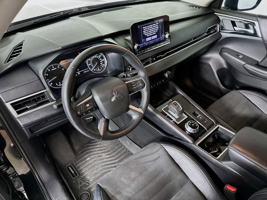 Used 2023 Mitsubishi Outlander SE FWD image 2