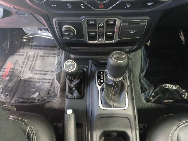 Used 2019 Jeep Wrangler Unlimited Sahara image 15