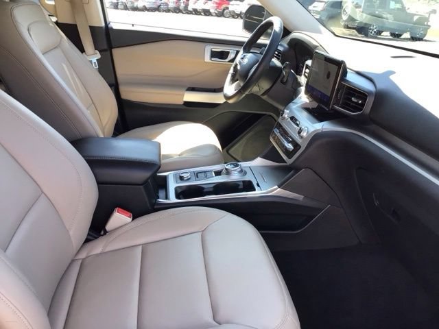 Certified 2022 Ford Explorer XLT w/ Equipment Group 202A AWD/4WD image 11