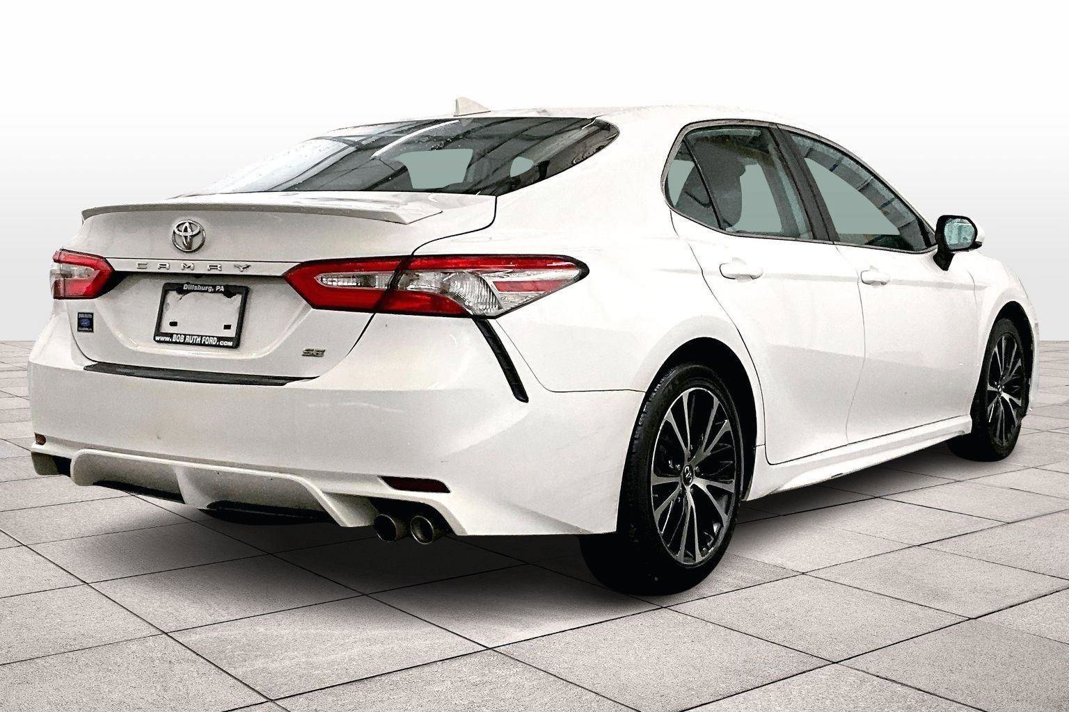 Used 2019 Toyota Camry SE image 3