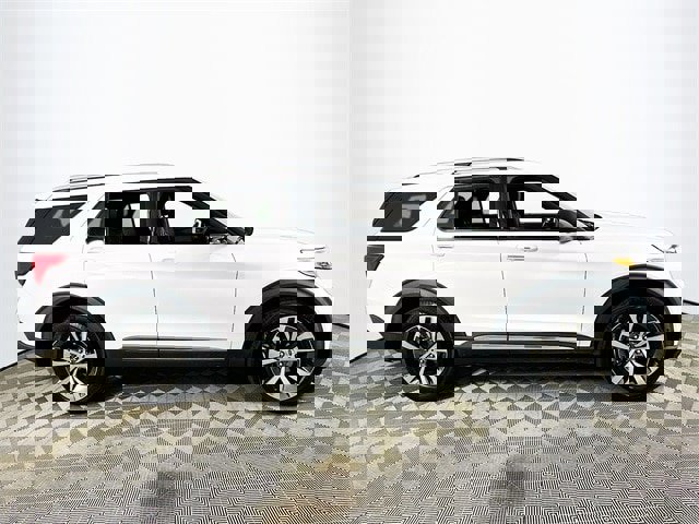 Certified 2020 Ford Explorer Platinum w/ Premium Technology Package image 2