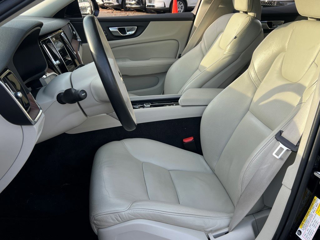 Used 2022 Volvo S60 B5 Momentum w/ Climate Package image 16
