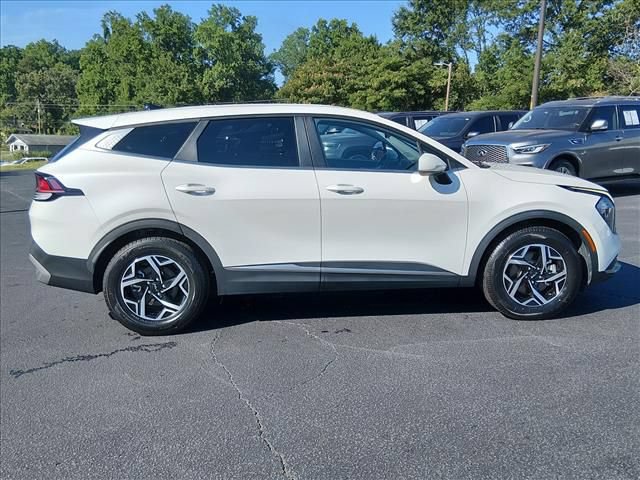 Used 2023 Kia Sportage LX FWD image 3