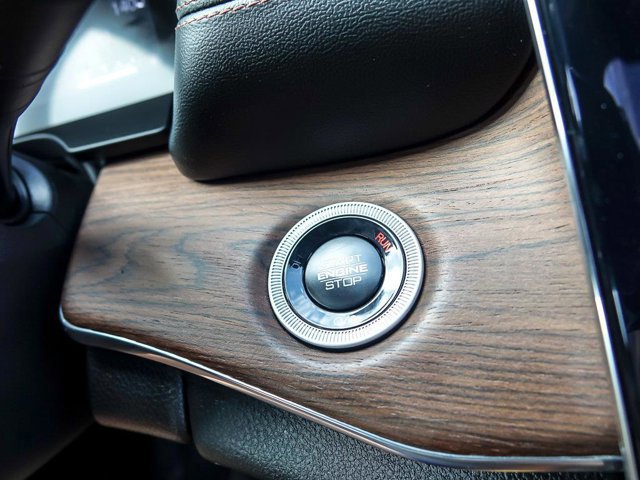 Used 2025 Jeep Grand Cherokee Summit w/ Luxury Tech Group V image 19