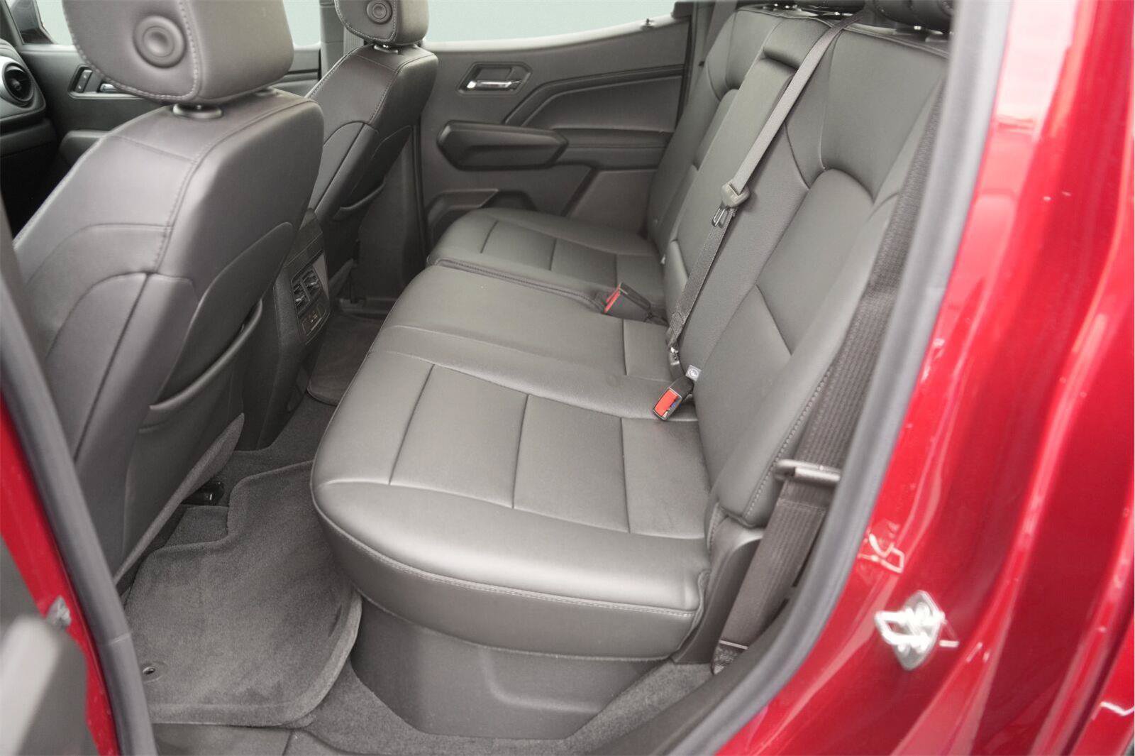 Used 2026 Chevrolet Colorado LT w/ LT Convenience Package AWD/4WD image 12