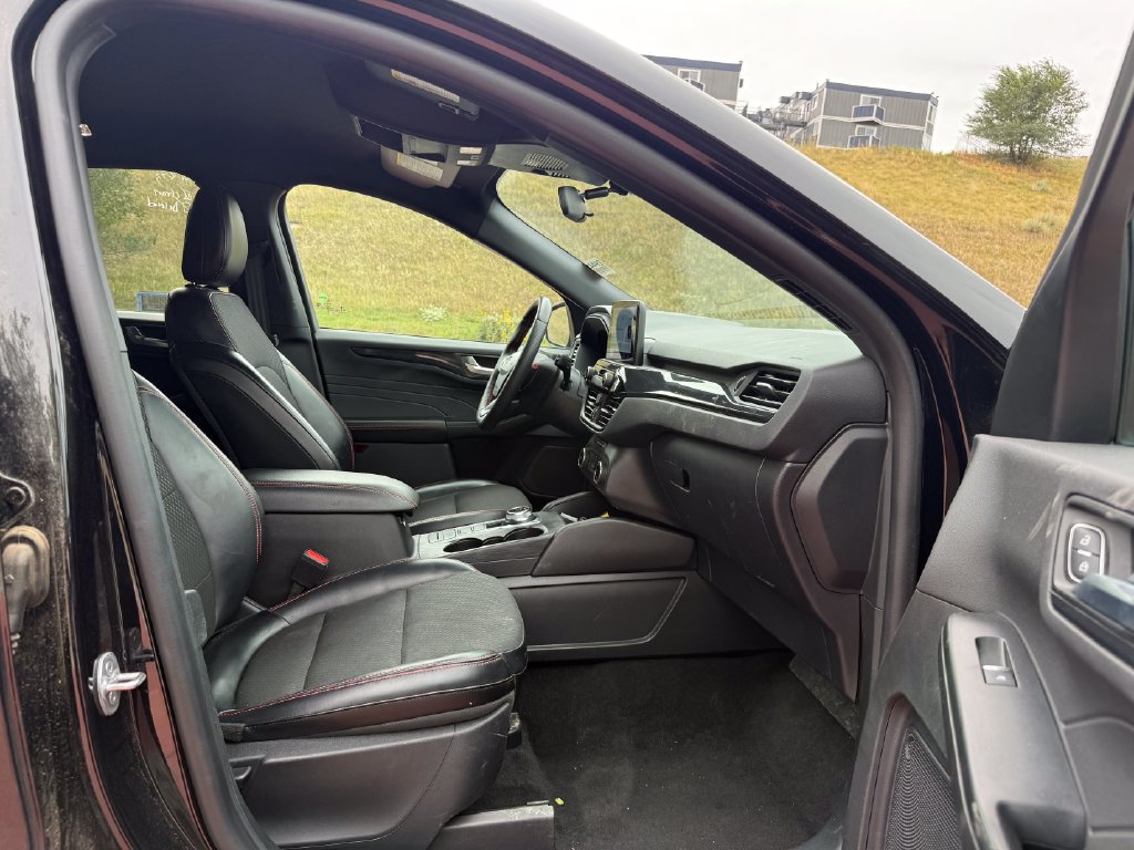 Certified 2025 Ford Escape ST-Line Select AWD/4WD image 29