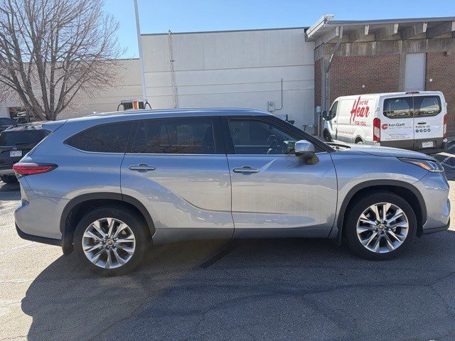Used 2020 Toyota Highlander Limited image 7