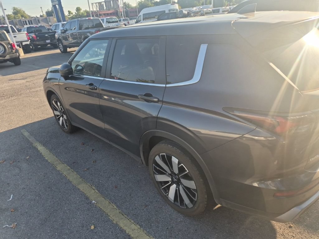Used 2025 Mitsubishi Outlander SE FWD image 9