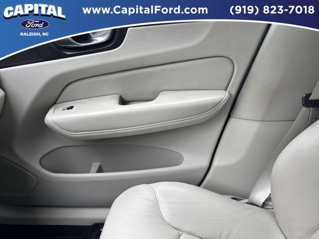 Used 2024 Volvo XC60 B5 Plus AWD/4WD image 29