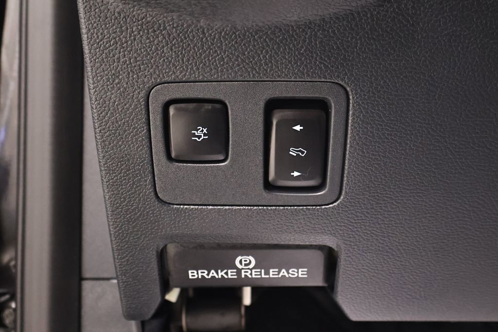 Certified 2022 Ford F350 Lariat w/ Tremor Off-Road Package image 27