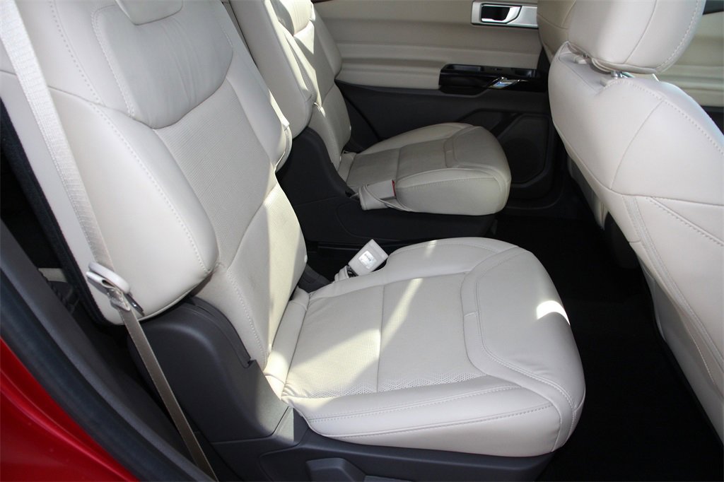Certified 2021 Ford Explorer Platinum w/ Equipment Group 601A image 25