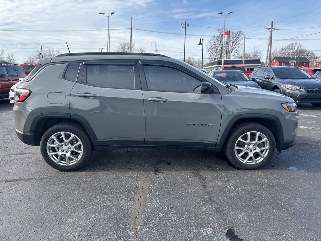 Used 2023 Jeep Compass Latitude image 2