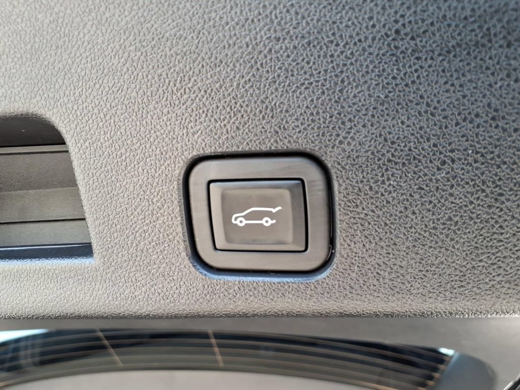 Used 2024 Chevrolet Traverse Z71 AWD/4WD image 14