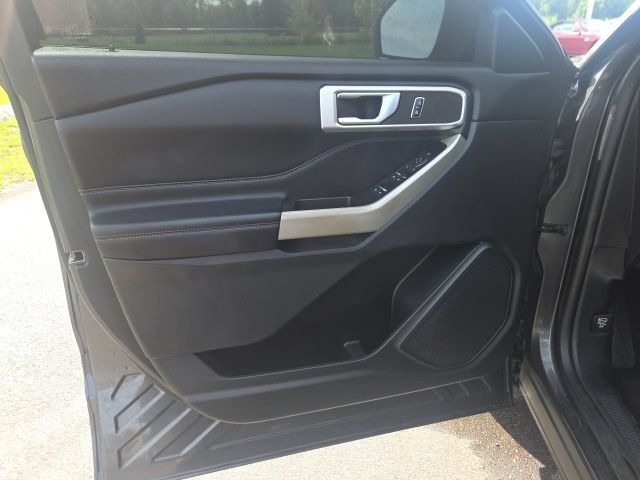 Certified 2020 Ford Explorer XLT w/ Equipment Group 202A AWD/4WD image 26