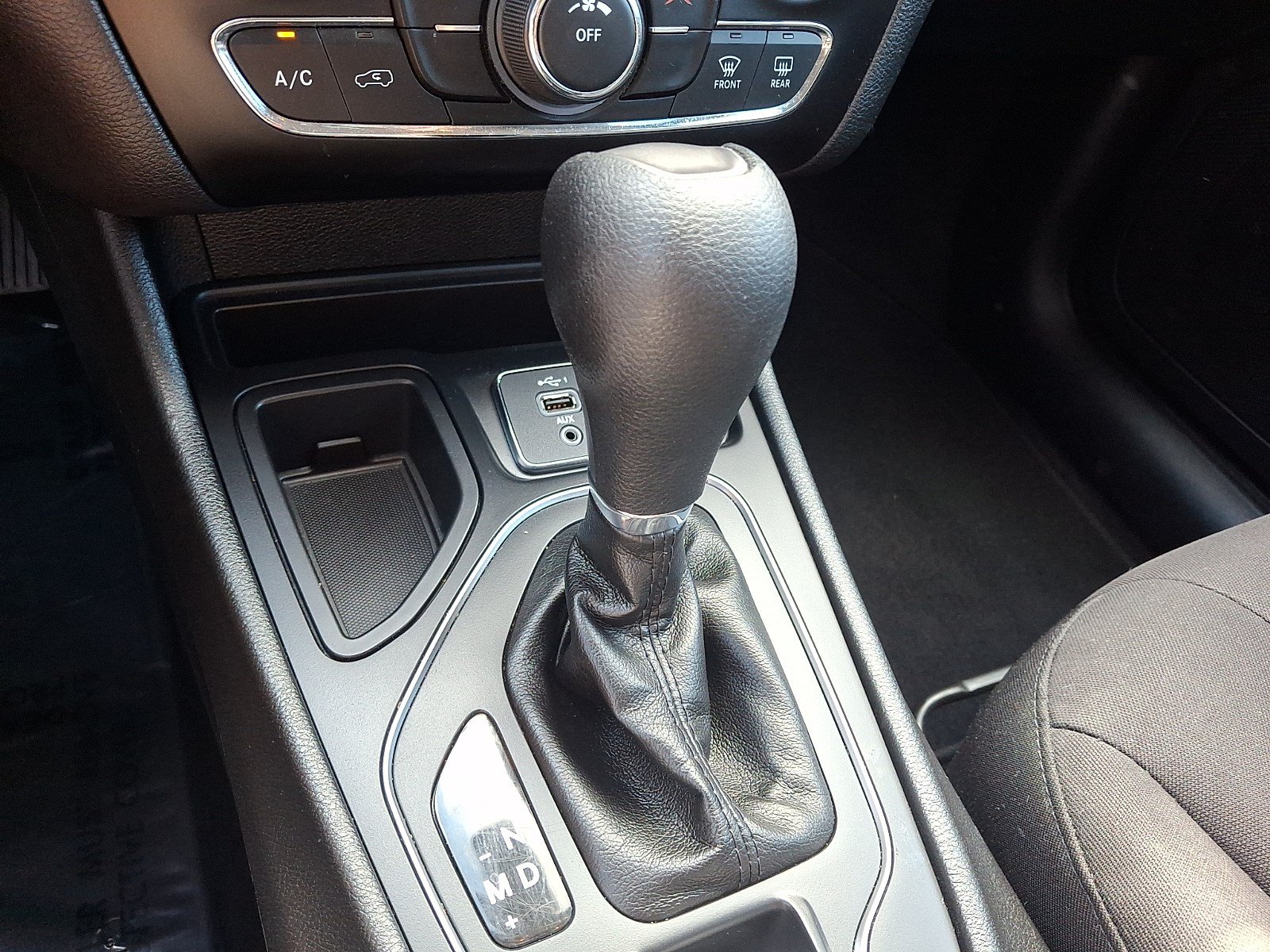 Used 2019 Jeep Cherokee Latitude w/ Popular Appearance Group FWD image 13