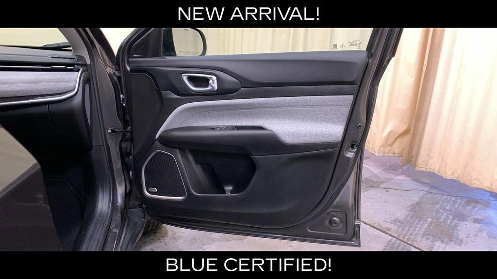 Used 2022 Jeep Compass Latitude w/ Sun and Sound Group AWD/4WD image 11
