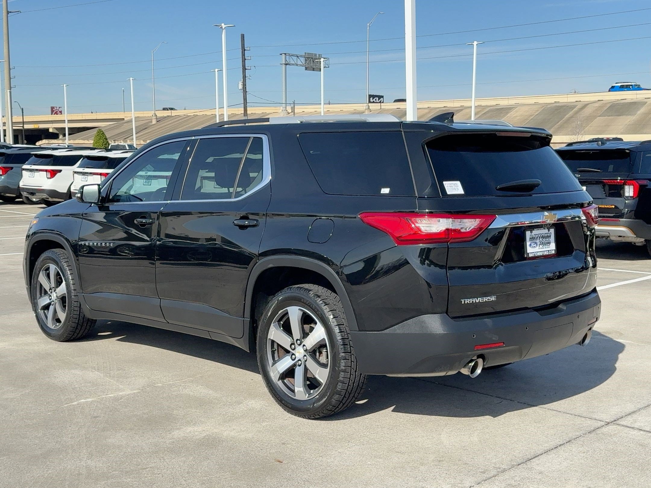 Used 2018 Chevrolet Traverse LT image 3