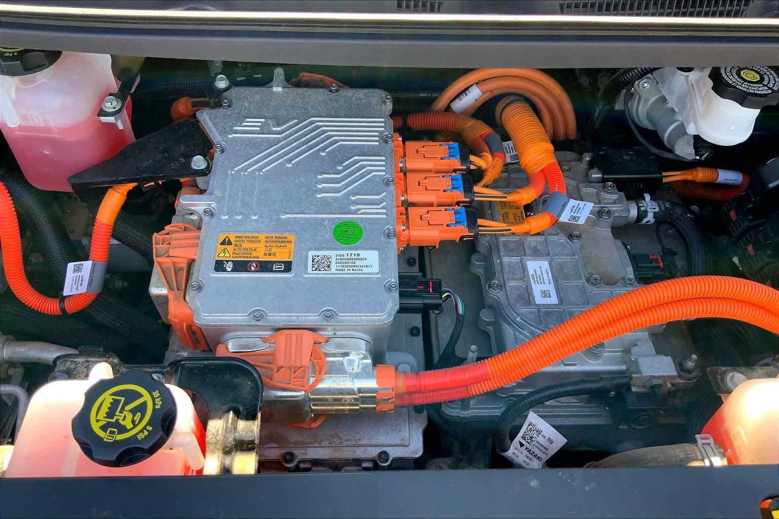 Used 2019 Chevrolet Bolt Premier w/ Infotainment Package FWD image 31