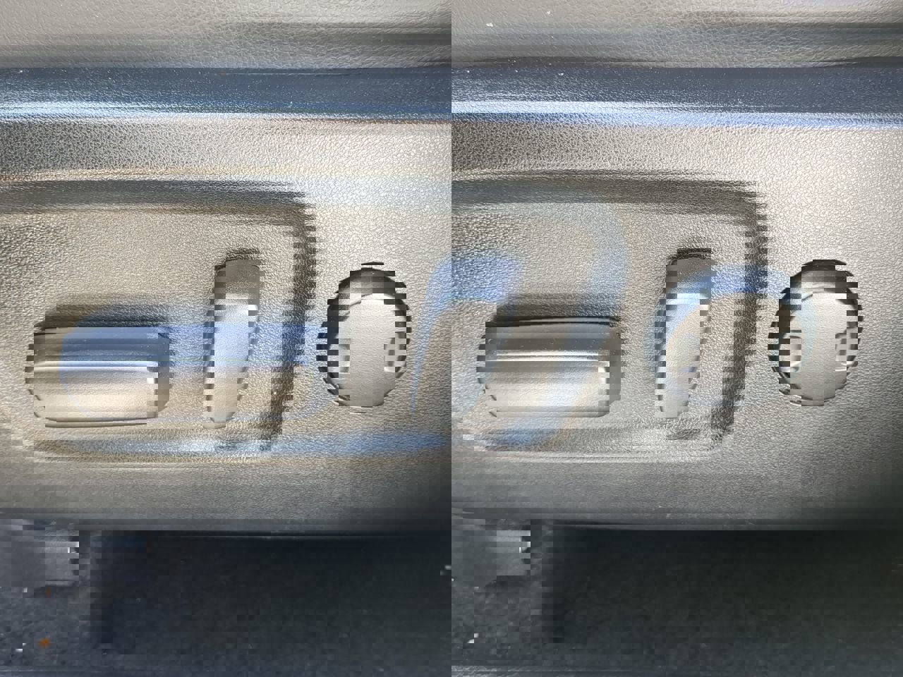 Used 2018 Toyota Highlander SE image 30