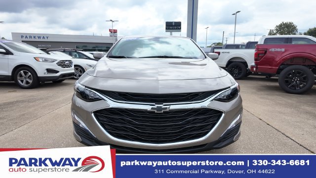 Used 2025 Chevrolet Malibu RS FWD image 2