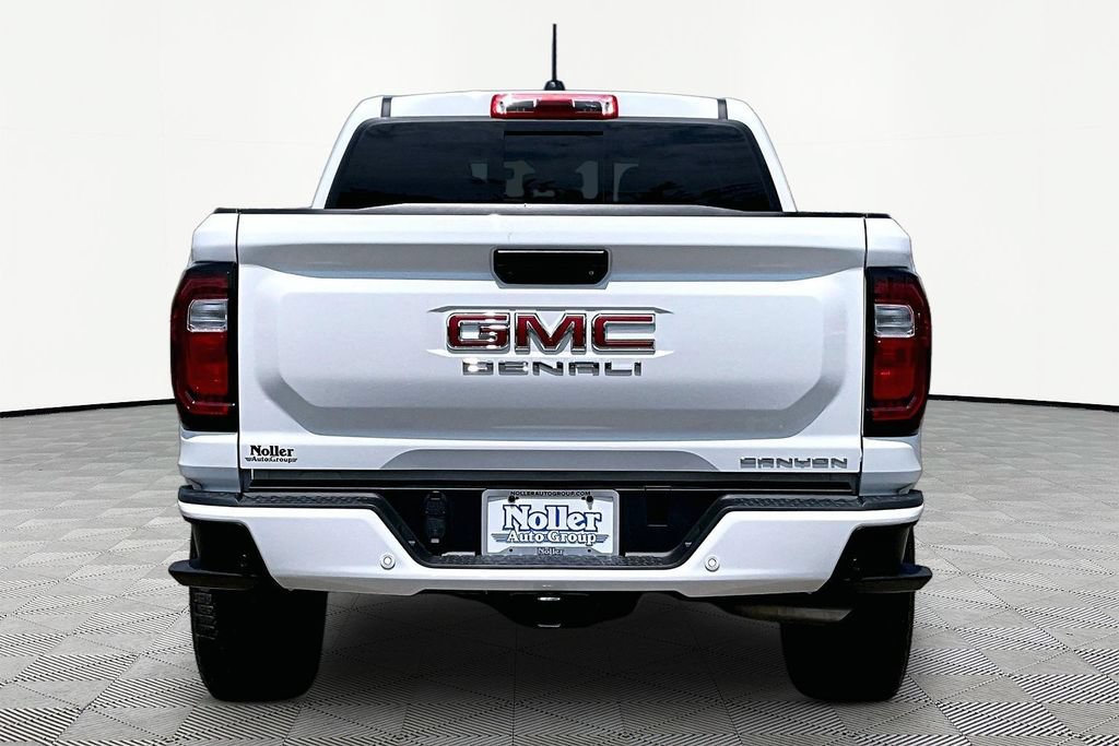 Used 2024 GMC Canyon Denali AWD/4WD image 4