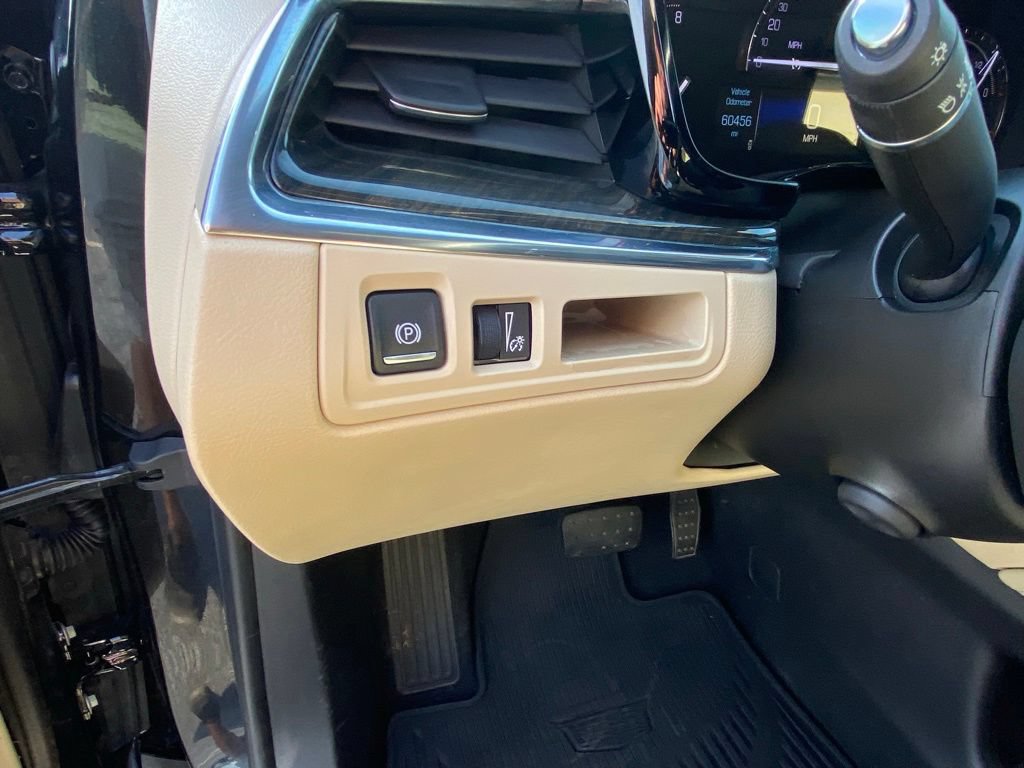 Used 2018 Cadillac XT5 AWD image 12