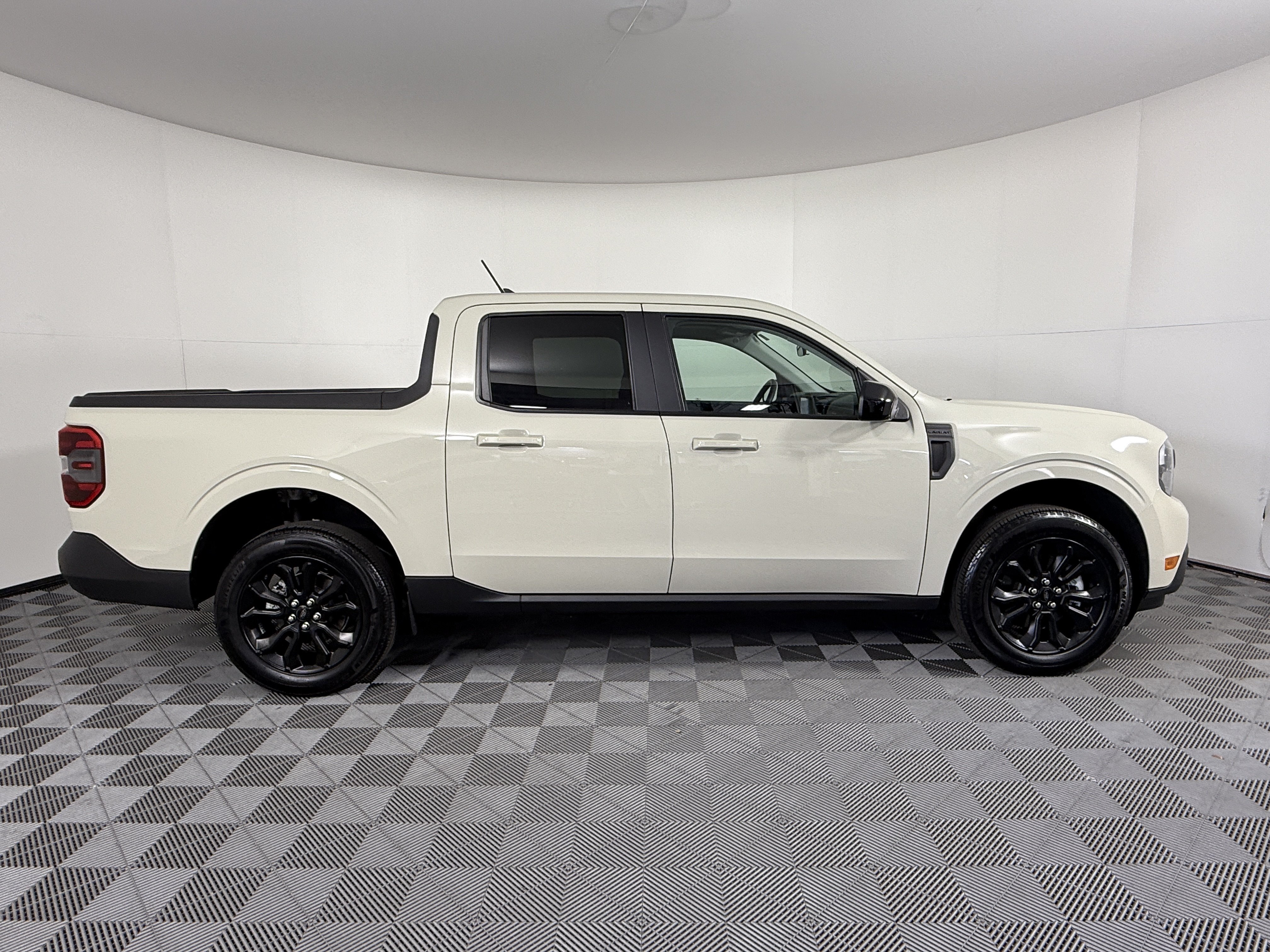 Certified 2024 Ford Maverick Lariat w/ Black Appearance Package FWD image 2