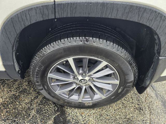 Used 2019 Toyota Highlander XLE AWD/4WD image 8