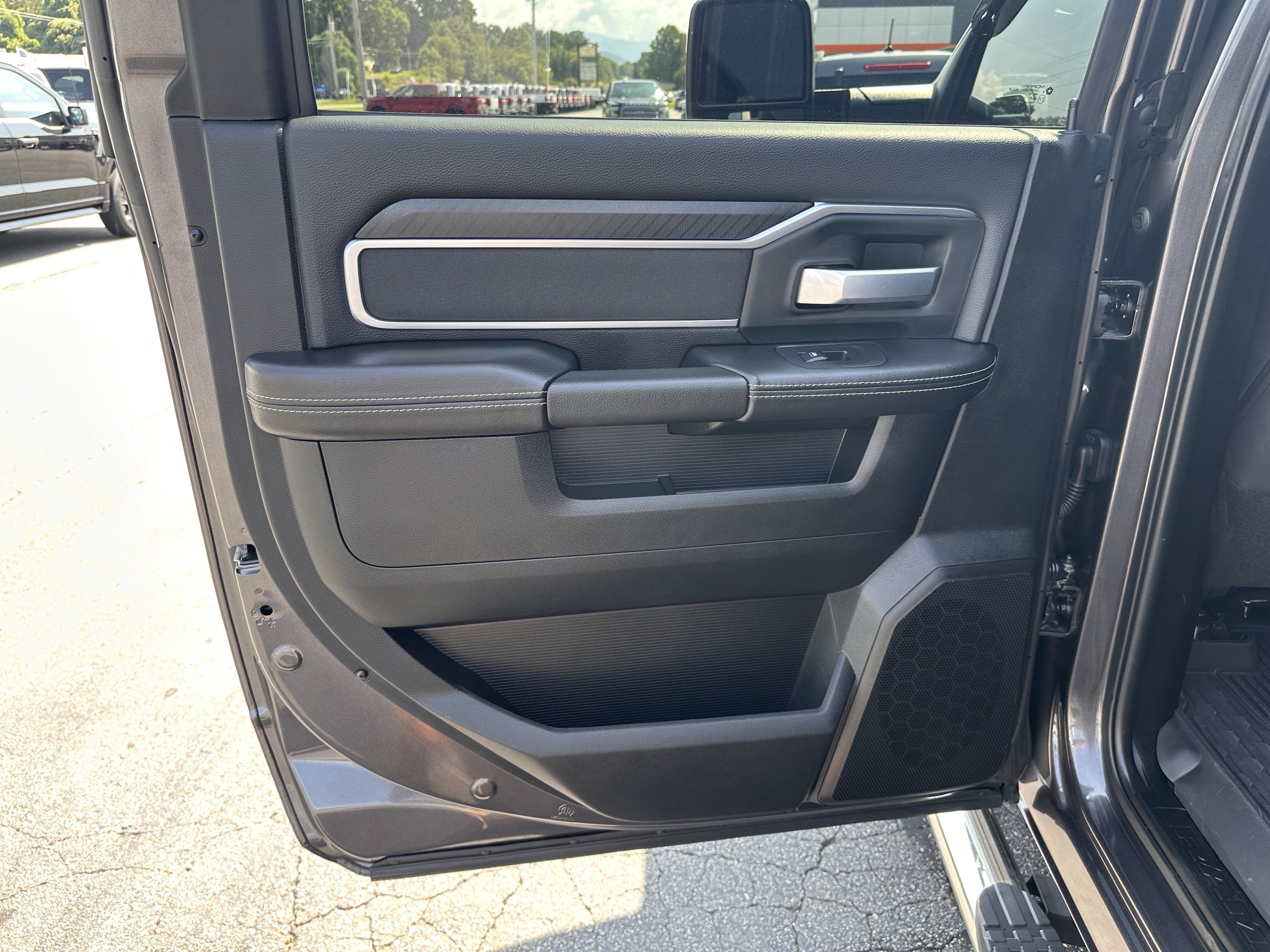 Used 2025 RAM 3500 Big Horn AWD/4WD image 12