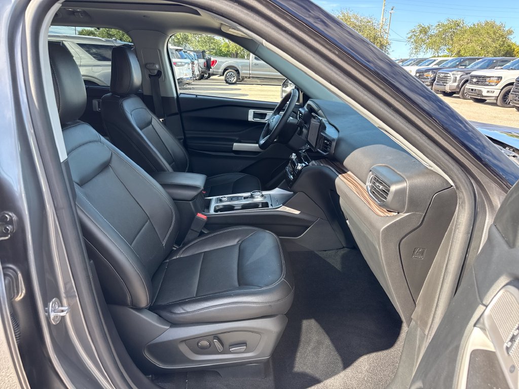 Certified 2022 Ford Explorer Limited AWD/4WD image 28