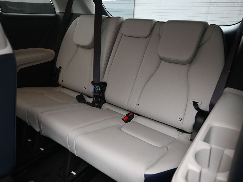 Used 2025 Kia Carnival EX image 20