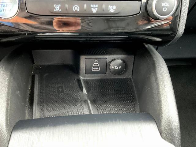 Certified 2025 Ford Escape Platinum AWD/4WD image 18