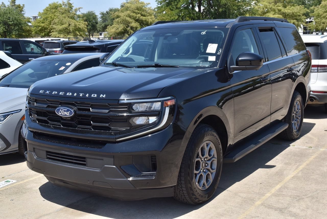 Certified 2025 Ford Expedition Active AWD/4WD image 2