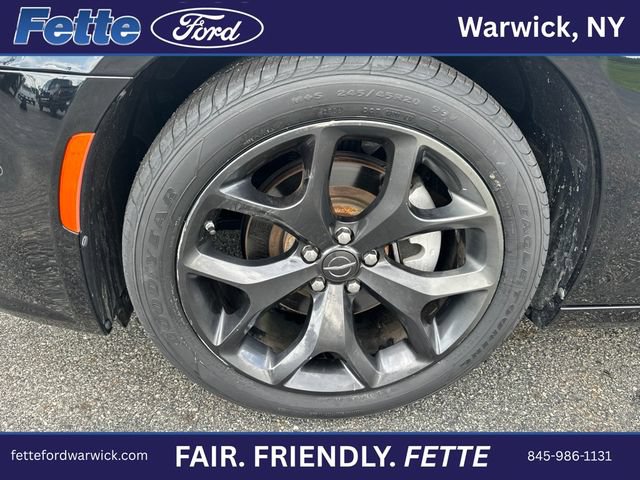 Used 2023 Chrysler 300 S w/ Comfort Group RWD image 2