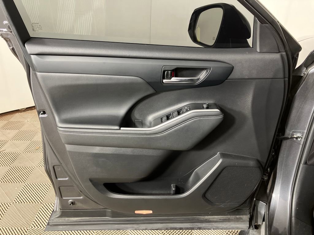 Used 2023 Toyota Highlander L image 21