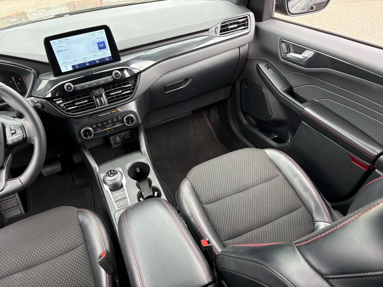Certified 2025 Ford Escape ST-Line AWD/4WD image 17