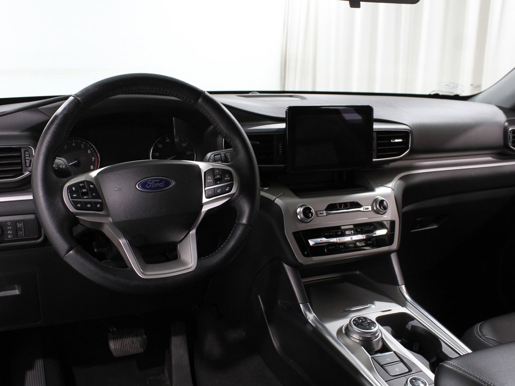 Certified 2022 Ford Explorer XLT w/ Equipment Group 202A image 7