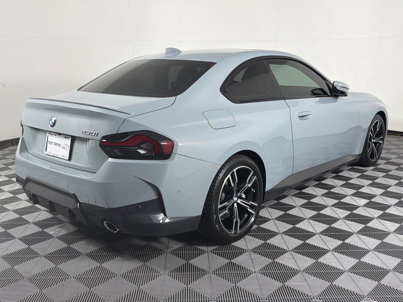 Used 2022 BMW 230i Coupe w/ M Sport Package RWD image 7