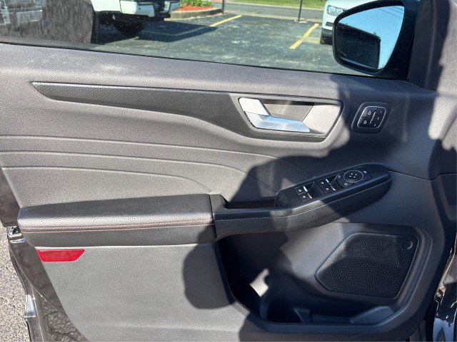 Certified 2022 Ford Escape SEL w/ SEL Stealth AWD Package image 19