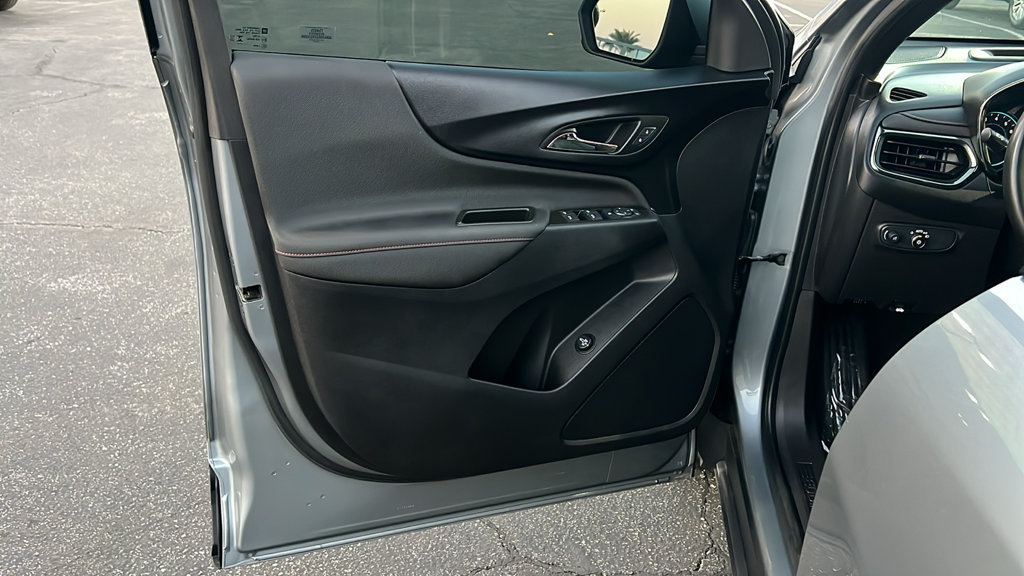 Used 2024 Chevrolet Equinox RS FWD image 13
