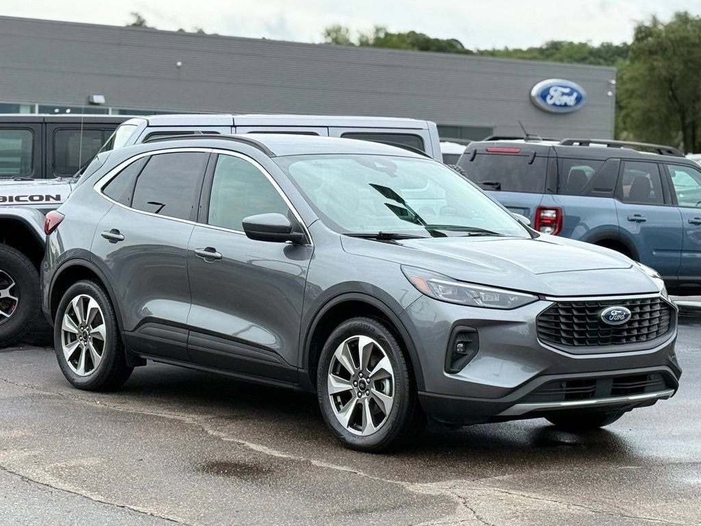 Certified 2025 Ford Escape Platinum AWD/4WD image 27