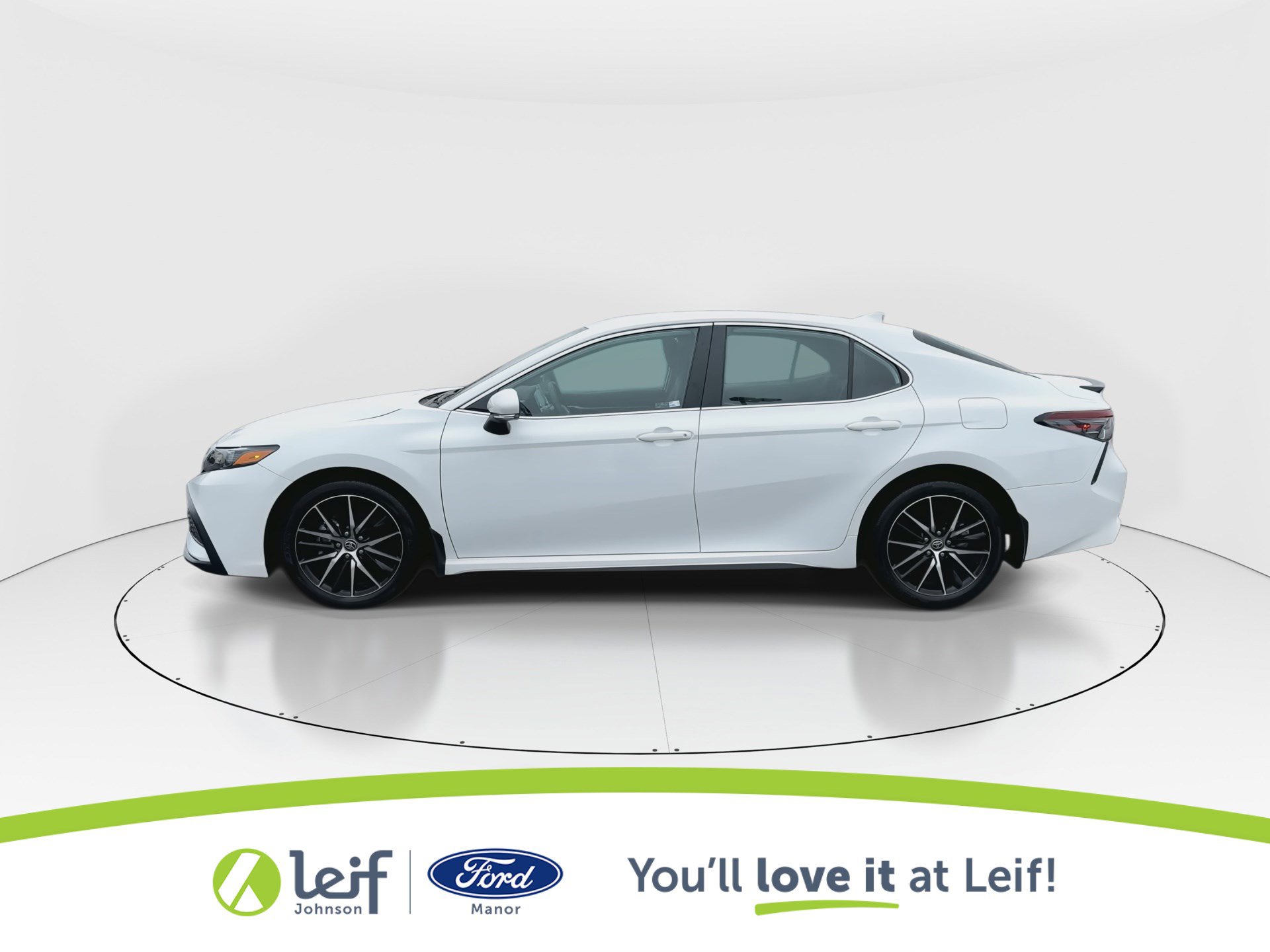 Used 2024 Toyota Camry SE image 5