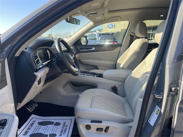 Used 2025 Volkswagen Atlas SEL Premium R-Line image 16