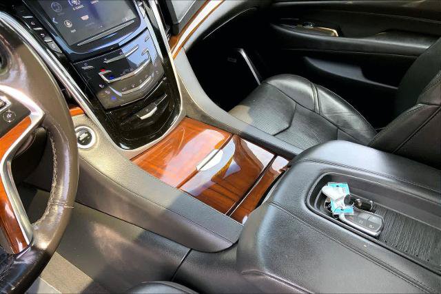 Used 2020 Cadillac Escalade Luxury w/ Escalade Sport Edition AWD/4WD image 17