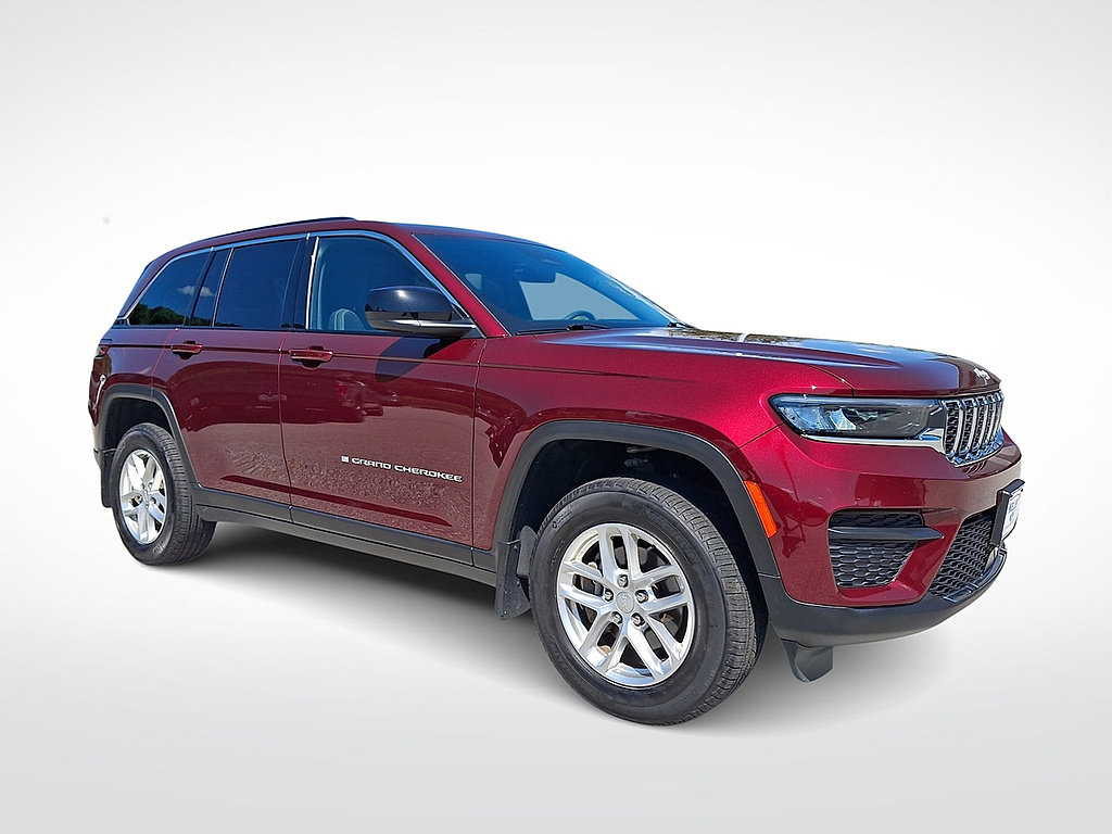 Used 2025 Jeep Grand Cherokee Laredo X w/ Luxury Tech Group I AWD/4WD image 1