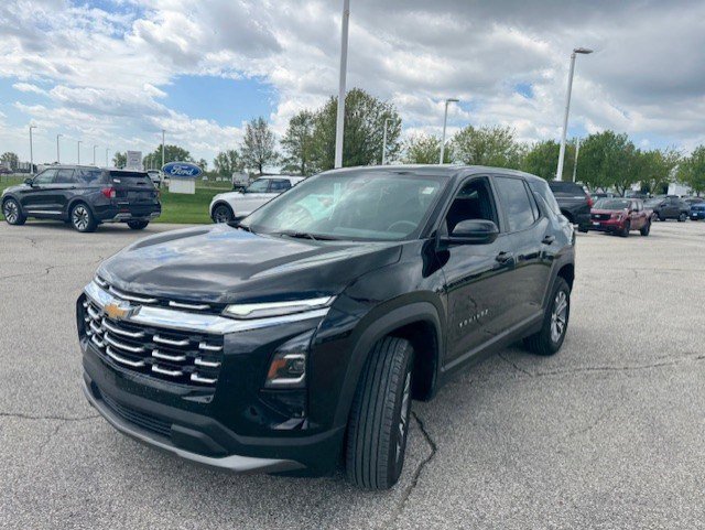 Used 2025 Chevrolet Equinox LT AWD/4WD image 3