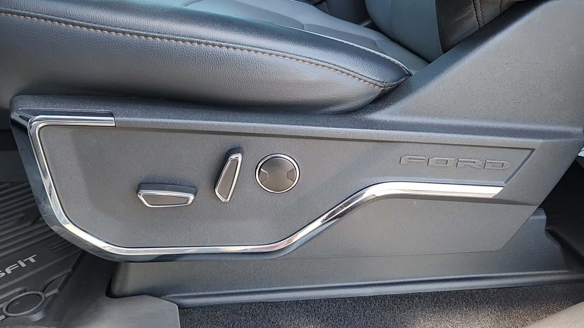 Certified 2023 Ford F150 Lightning Lariat AWD/4WD image 9